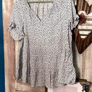 Cute babydoll oversized shirt.